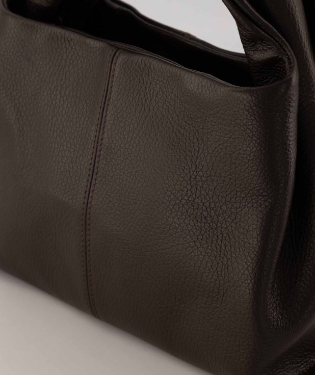 Polly donkerbruin Teatro