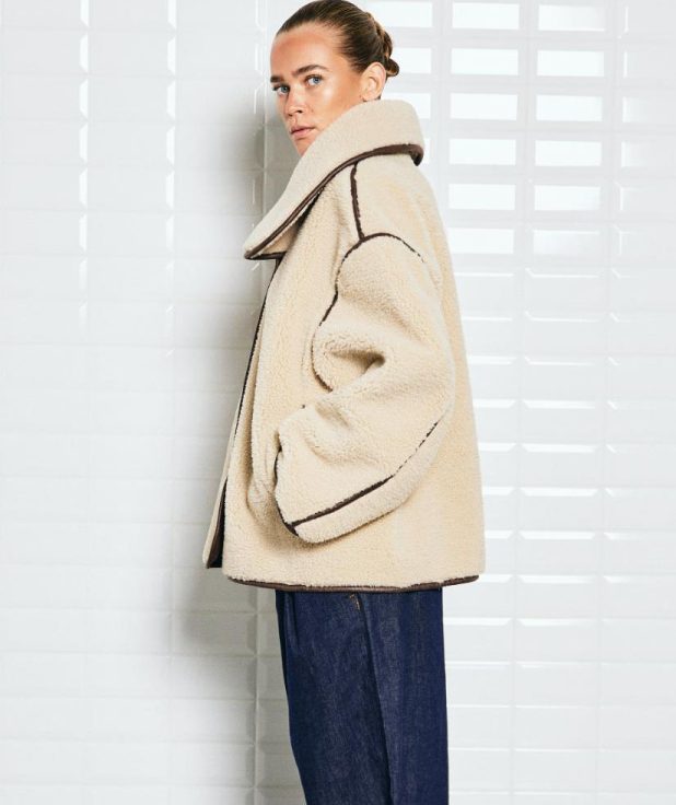 Wbldajana_Pile_Jacket_Rainy_Day2-2