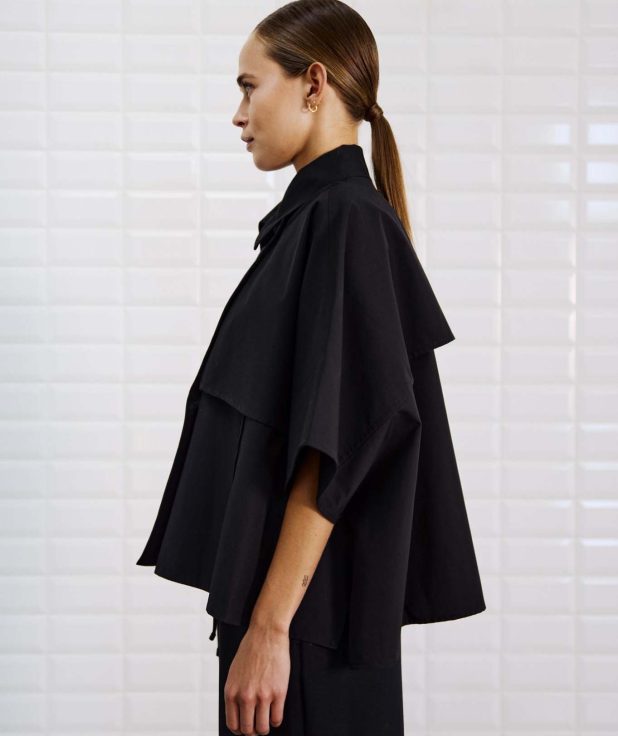 Wblmedusa_Trench_Cape_Black00005-1