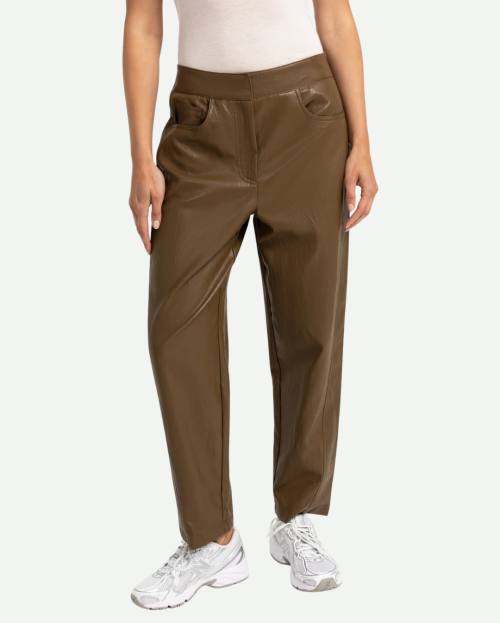 Broek van imitatieleer met taps toelopende pijpen