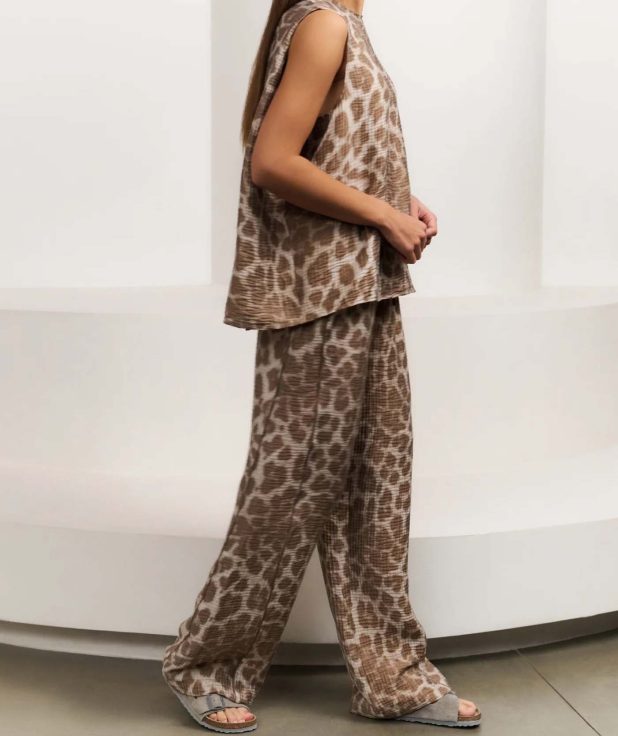 airy-leopard-print-trousers-with-wide-legs_b0201273-9a7a-48be-b8eb-5fb11343ac16
