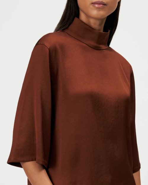 Satijnen blouse met opstaande kraag