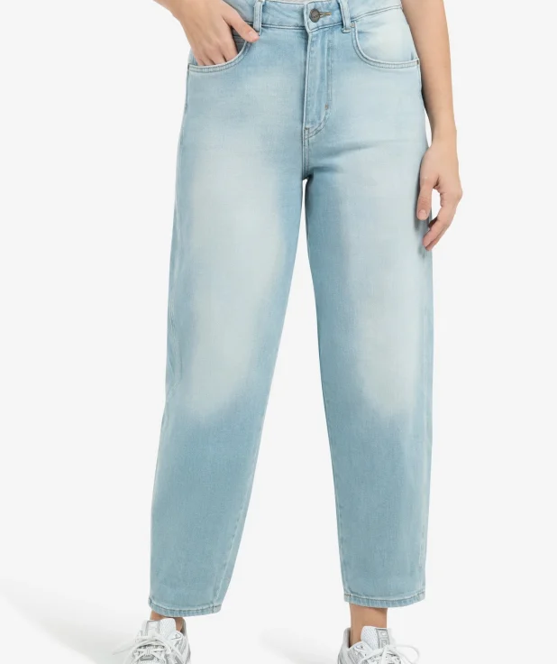 barrel-jeans-in-light-washed-denim-1_5504dcaf-b7ec-42fa-a26b-256c9635c427.jpg