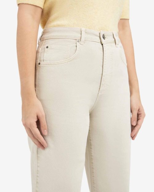 barrel-jeans-with-visible-back-seams-and-soft-wash_52174f40-ef91-4b0d-8845-c951707fe2eb