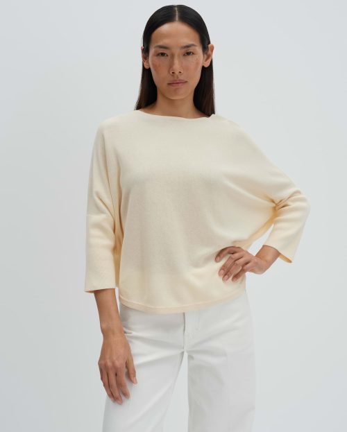 beige-geel_fijngebreide-trui_dames_tiraja-ease_someday_voorkant