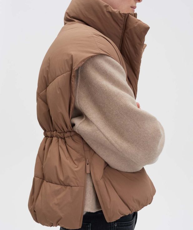 beige_gewatteerde-bodywarmer_dames_vesara_someday_detail-2