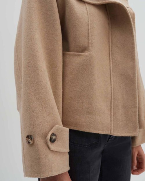 beige_korte-jas_dames_varah-detail_someday_detail-1