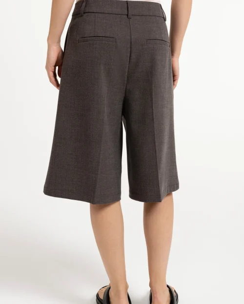 bermuda-shorts-with-high-waist-and-pleats_1deb8c57-b353-465b-8f47-326211344a9e.jpg