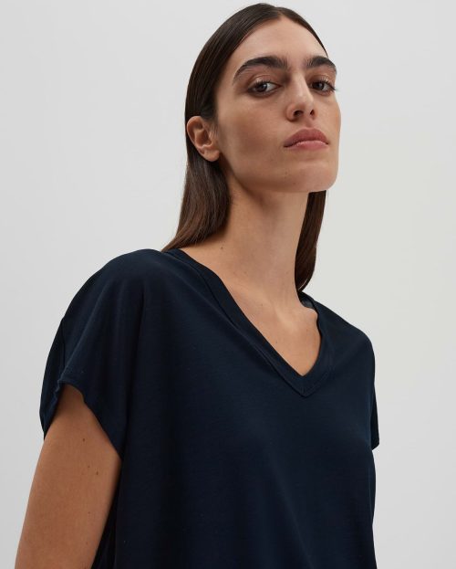blauw_v-hals-shirt_dames_kanja-vneck_someday_detail-1