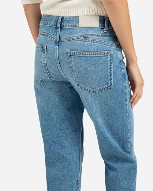 boyfriend-jeans-with-mid-waist-and-straight-legs_4ab82748-c785-4c77-a355-4cd4dac5af07
