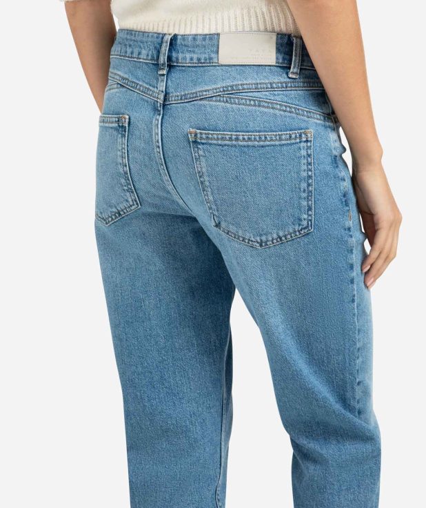 boyfriend-jeans-with-mid-waist-and-straight-legs_4ab82748-c785-4c77-a355-4cd4dac5af07