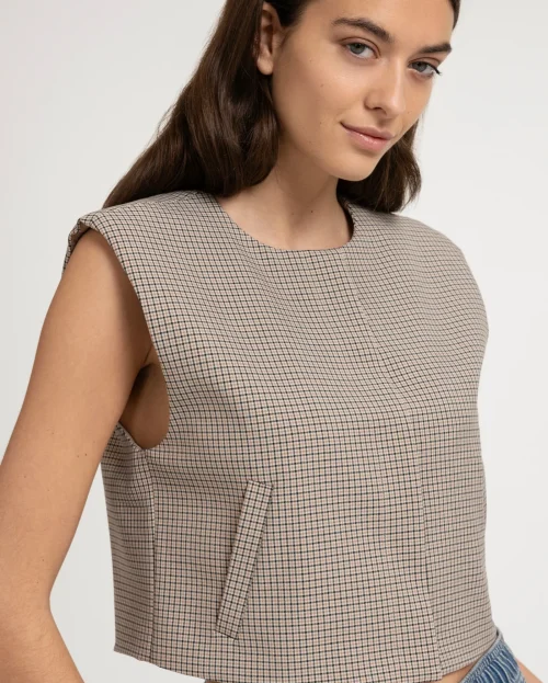 checked-gilet-with-shoulder-pads_dd3b70e9-4d2f-49bf-b14a-87009d30af2e.jpg