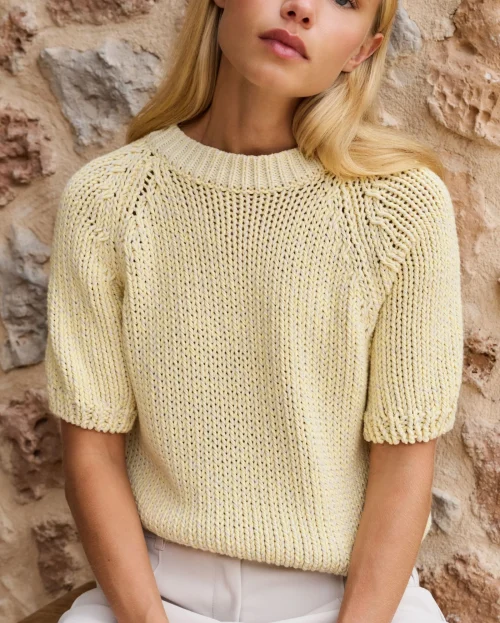 chunky-knit-sweater-with-short-sleeves-and-round-neck_1ff988dd-abd7-4d4e-a6fd-ca9e27291a70.jpg