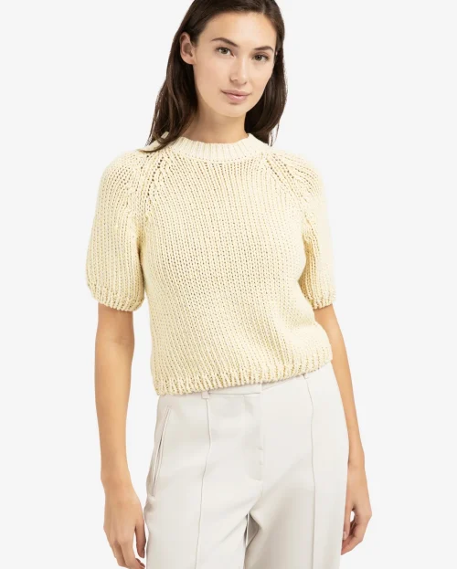 chunky-knit-sweater-with-short-sleeves-and-round-neck_f93c9937-3049-465b-b1ca-7a2390c73275.jpg