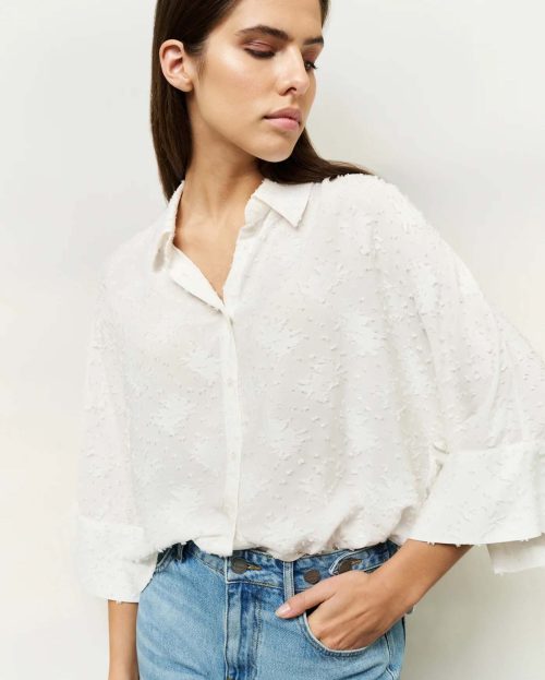 cropped-airy-blouse-with-woven-in-details_f87b98ca-4670-43fb-a8fb-b72b6759a91d