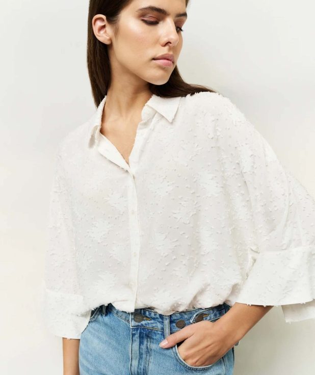 cropped-airy-blouse-with-woven-in-details_f87b98ca-4670-43fb-a8fb-b72b6759a91d
