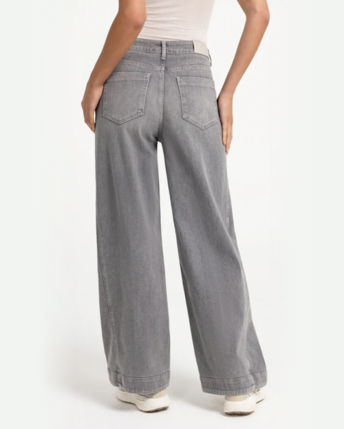 Denim jeans met wijde pijpen en naaddetails (L32)