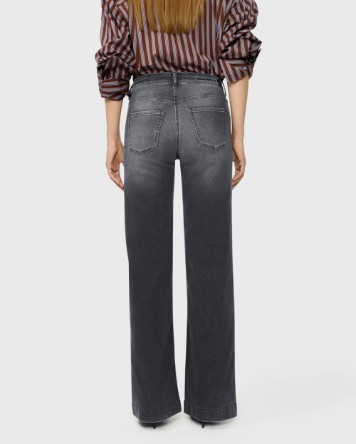 Wide fit uit hyperstretch denim.