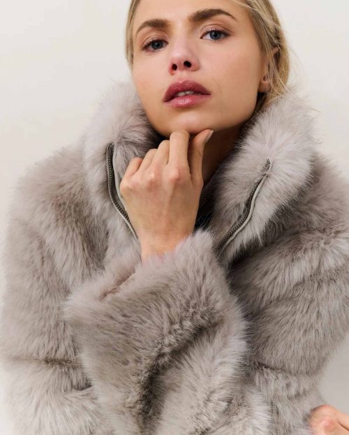 faux-fur-jacket-with-stand-up-collar_837ae643-ca11-477b-8b5b-93705e74332a