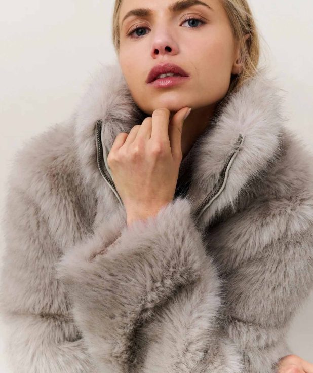 faux-fur-jacket-with-stand-up-collar_837ae643-ca11-477b-8b5b-93705e74332a