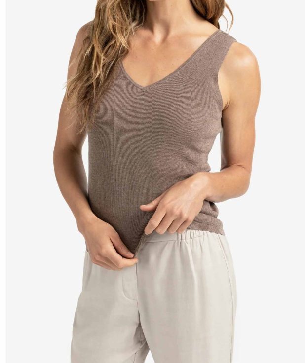 fine-rib-knitted-tank-top-with-v-neckline-2_ae48d91e-8ab9-462a-82f0-f90851a2d29f