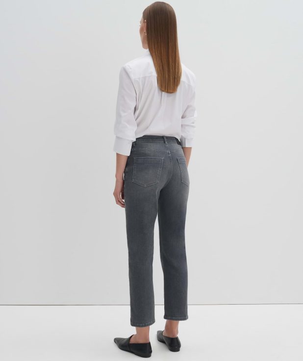 grijs_cropped-relaxed-jeans_dames_corah-iconic_someday_achterkant