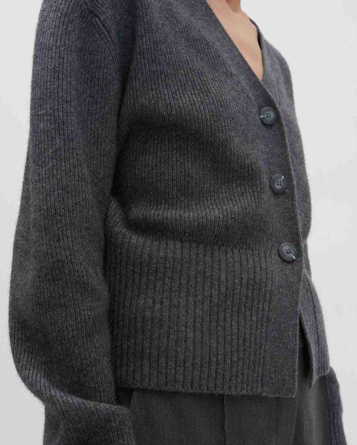 grijs_fijngebreid-vest_dames_toria_someday_detail-2