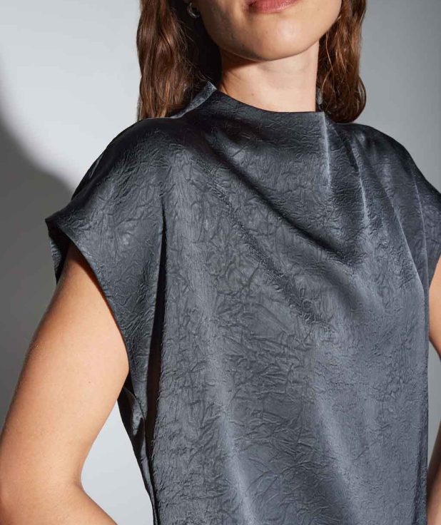 grijs_satijnen-blouse_dames_zirken_someday_detail-1