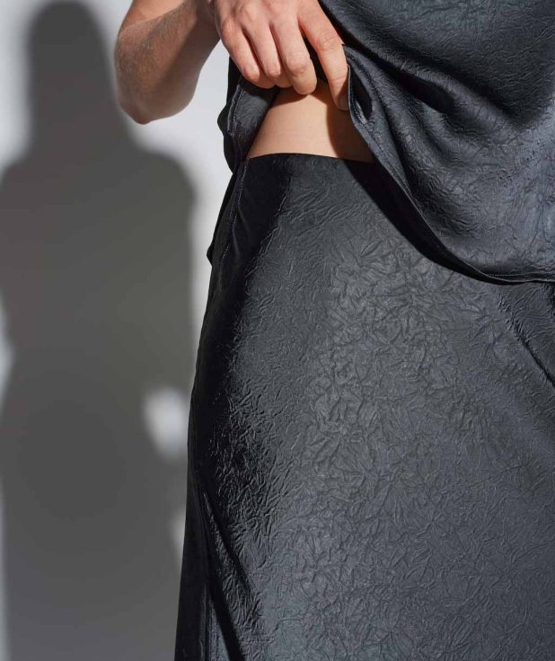grijs_satijnen-rok_dames_odini-delight_someday_detail-1