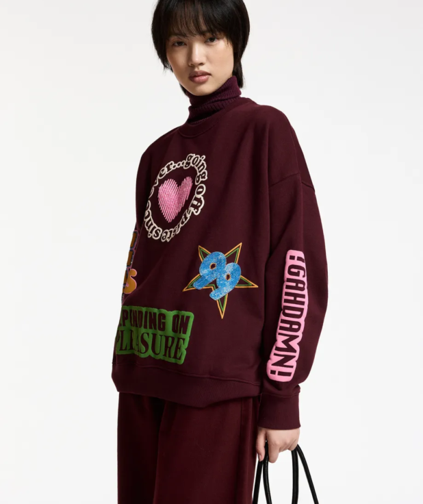 Bordeaux sweater met veelkleurige grafische prints