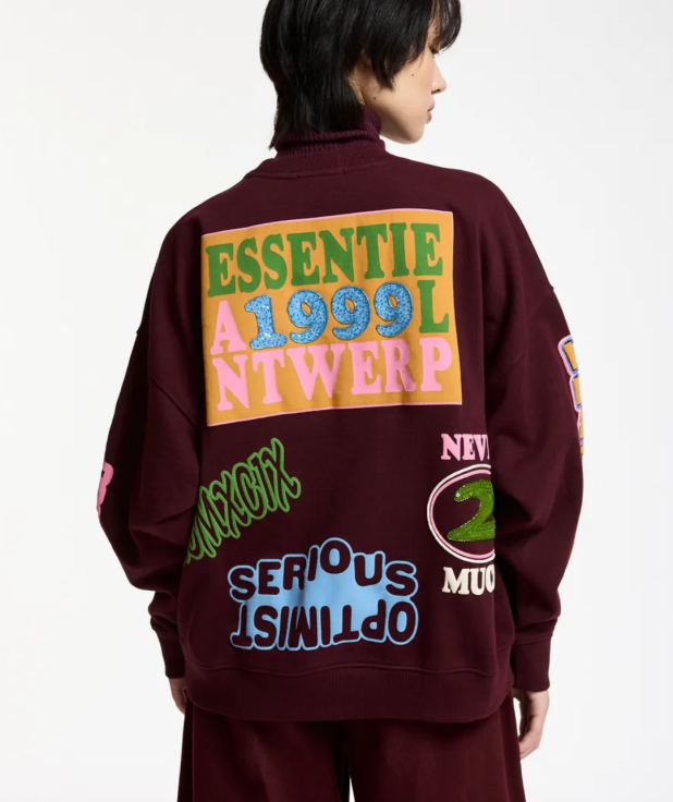 Bordeaux sweater met veelkleurige grafische prints