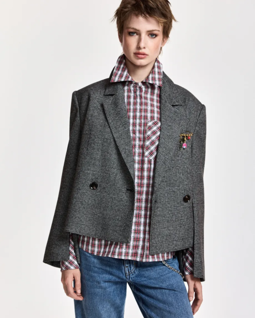 Grijze en zwarte korte blazer met dubbele knopenrij en ritsdetail