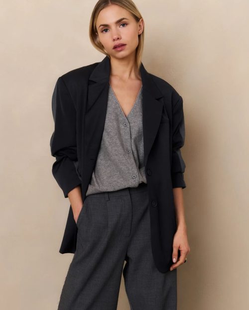 knitted-gilet-with-v-neck-and-asymmetric-buttoning-1_189d7c61-15ef-425e-b130-681ba4f8f719