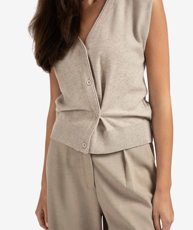 knitted-gilet-with-v-neck-and-asymmetric-buttoning_d6181a7f-addf-4c5d-bfc1-e0851dbd97dc