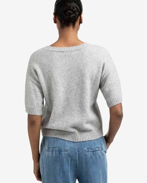 knitted-short-sleeve-sweater-with-artwork