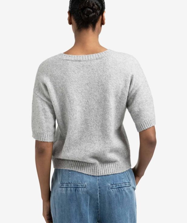 knitted-short-sleeve-sweater-with-artwork