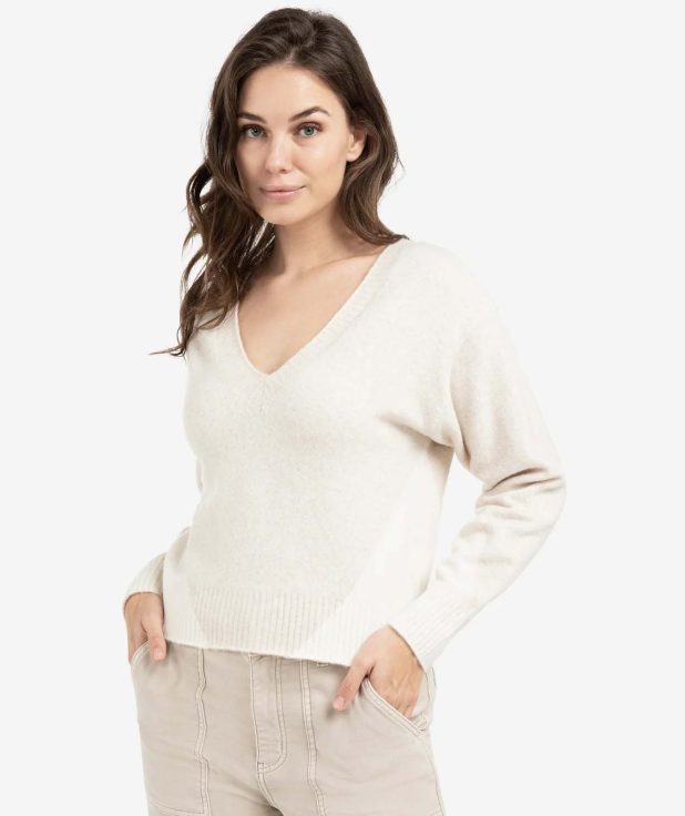 knitted-sweater-with-v-neck-and-colorblock-effect_7beee0f4-a529-4f13-82bb-12cd8da95163