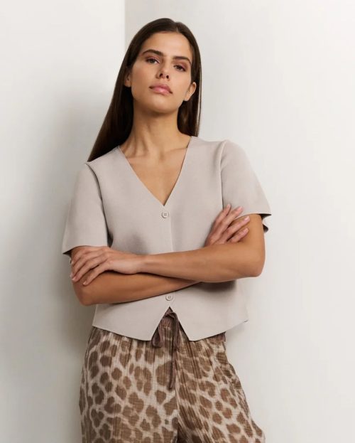 knitted-top-with-short-sleeves-and-button-closure-1