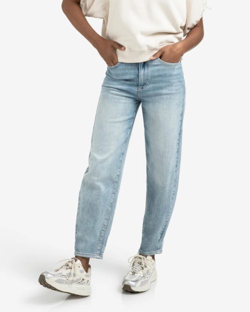 loose-fit-jeans-with-high-waist_ba1bc29d-6adc-4d22-a06f-205db8e26c4d