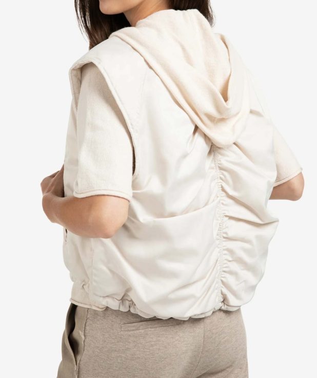 reversible-padded-bodywarmer-with-zip-closure-1_d4c8263b-e08f-4f59-bb8b-9c58caa9bd0c