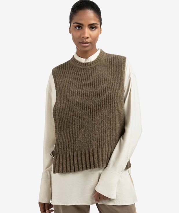 ribbed-sleeveless-sweater-with-side-buckles_7959421c-b7cb-47c5-ab68-65dcd2cdee1d