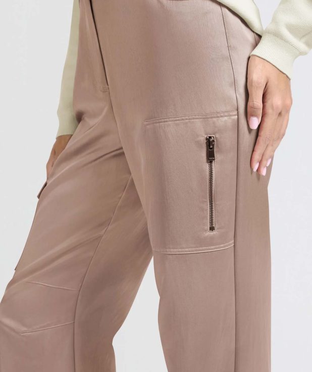 satin-cargo-trousers-with-wide-legs-and-pocket-details_1ce7df2c-0f2f-4d0a-8fe0-db09104f4a5c