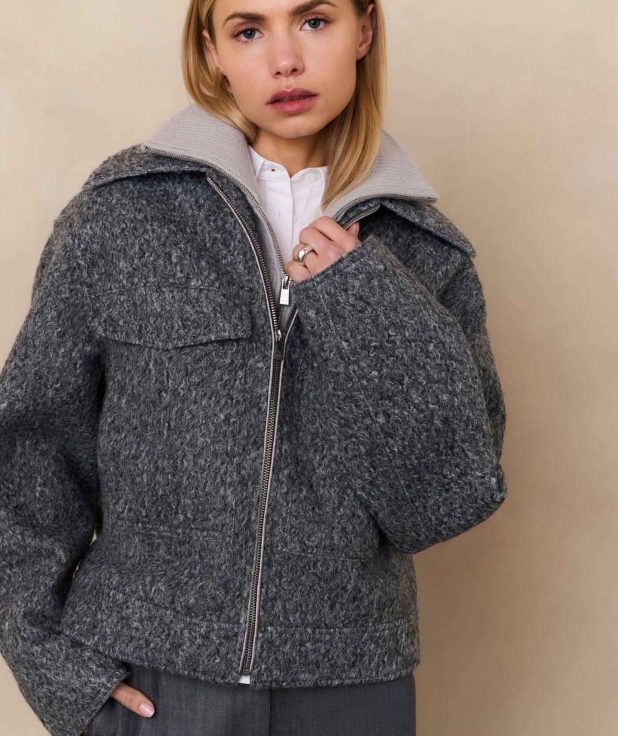 short-boucle-jacket-with-zip-and-stand-up-collar_61a28ebf-71bb-4e9d-9770-7dcca4707b37