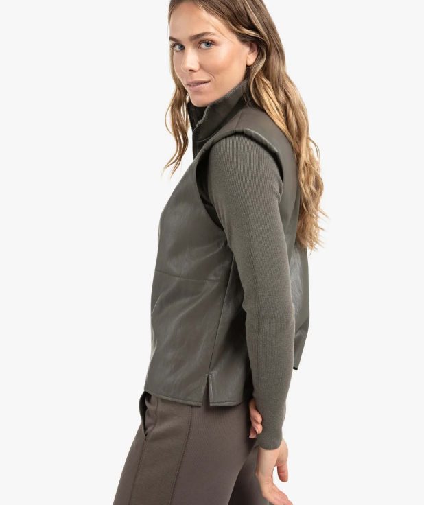 sleeveless-faux-leather-top-with-zip-collar_4358376a-f80c-407f-aa7a-43719137b9b1
