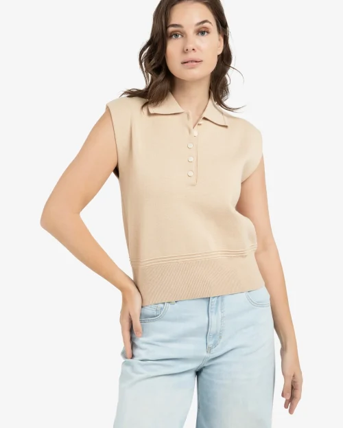 sleeveless-sweater-with-collar-and-buttons-1.jpg