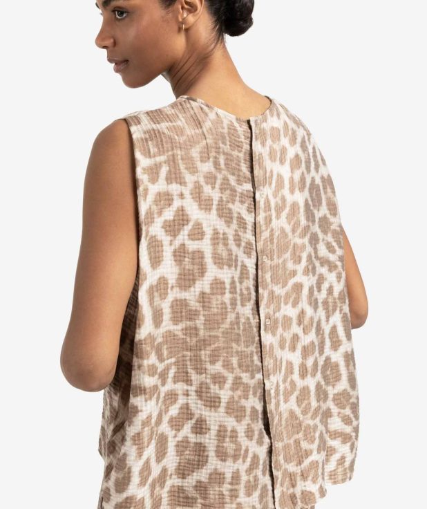 sleeveless-top-with-leopard-print-and-back-buttons_c131a155-0996-4a45-9b8b-2d2b41e2bb8f