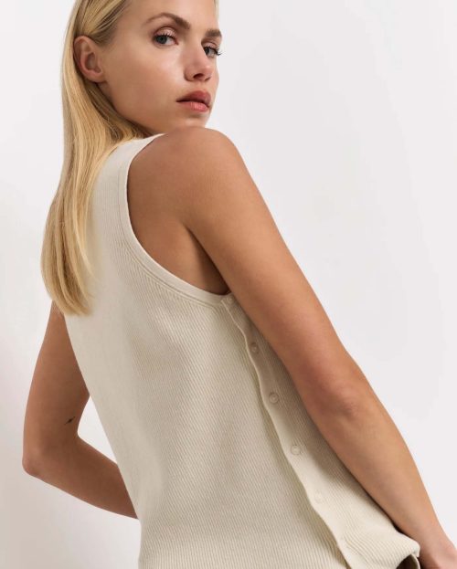 sleeveless-top-with-side-button-details-and-fitted-fit