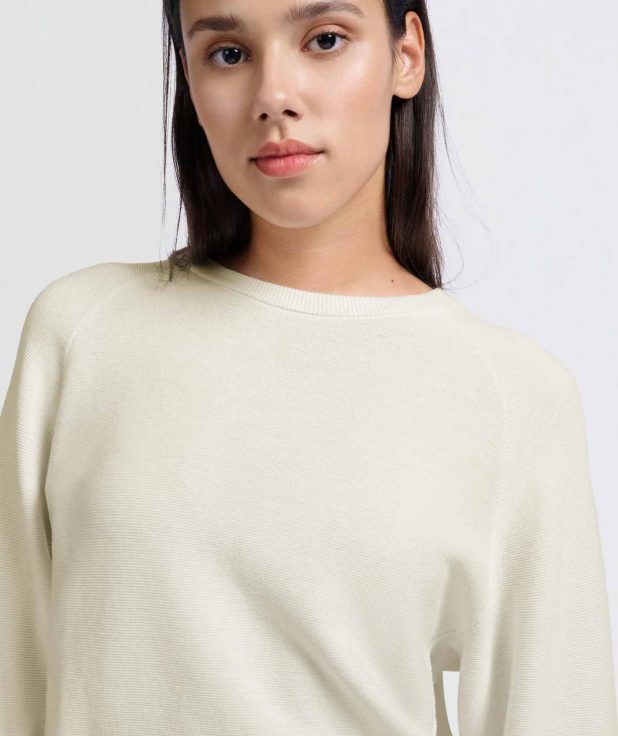 soft-sweater-with-seam-details_1adbcef5-6d11-4ab0-9ff2-037a24672b2b