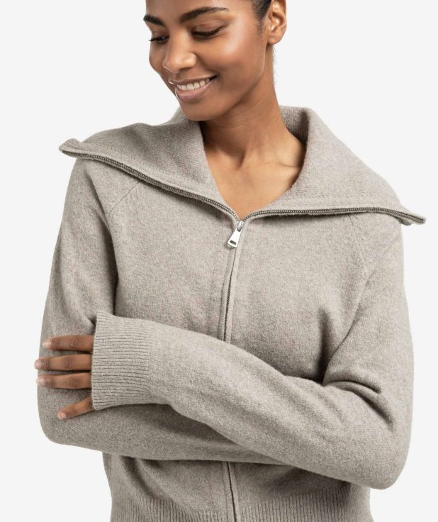 soft-zip-up-cardigan-with-wide-collar-1_77035382-ec69-4305-9365-e01d6d0b8128