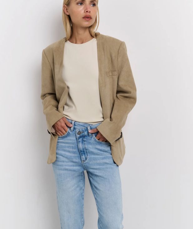 straight-fit-jeans-with-wrap-detail_a1e0e9e2-c3b0-4b5f-982e-f417b47f10a5